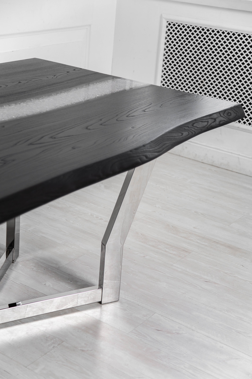 Обложка проекта: Стол-река из черного ясеня Black Diamond