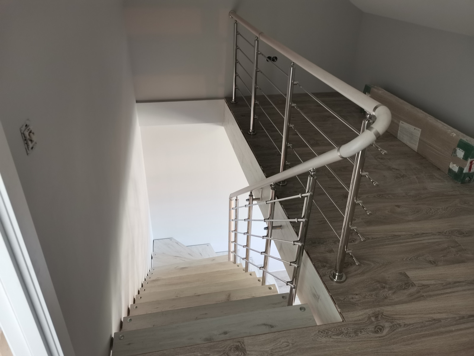 Обложка проекта: Лестница на больцах