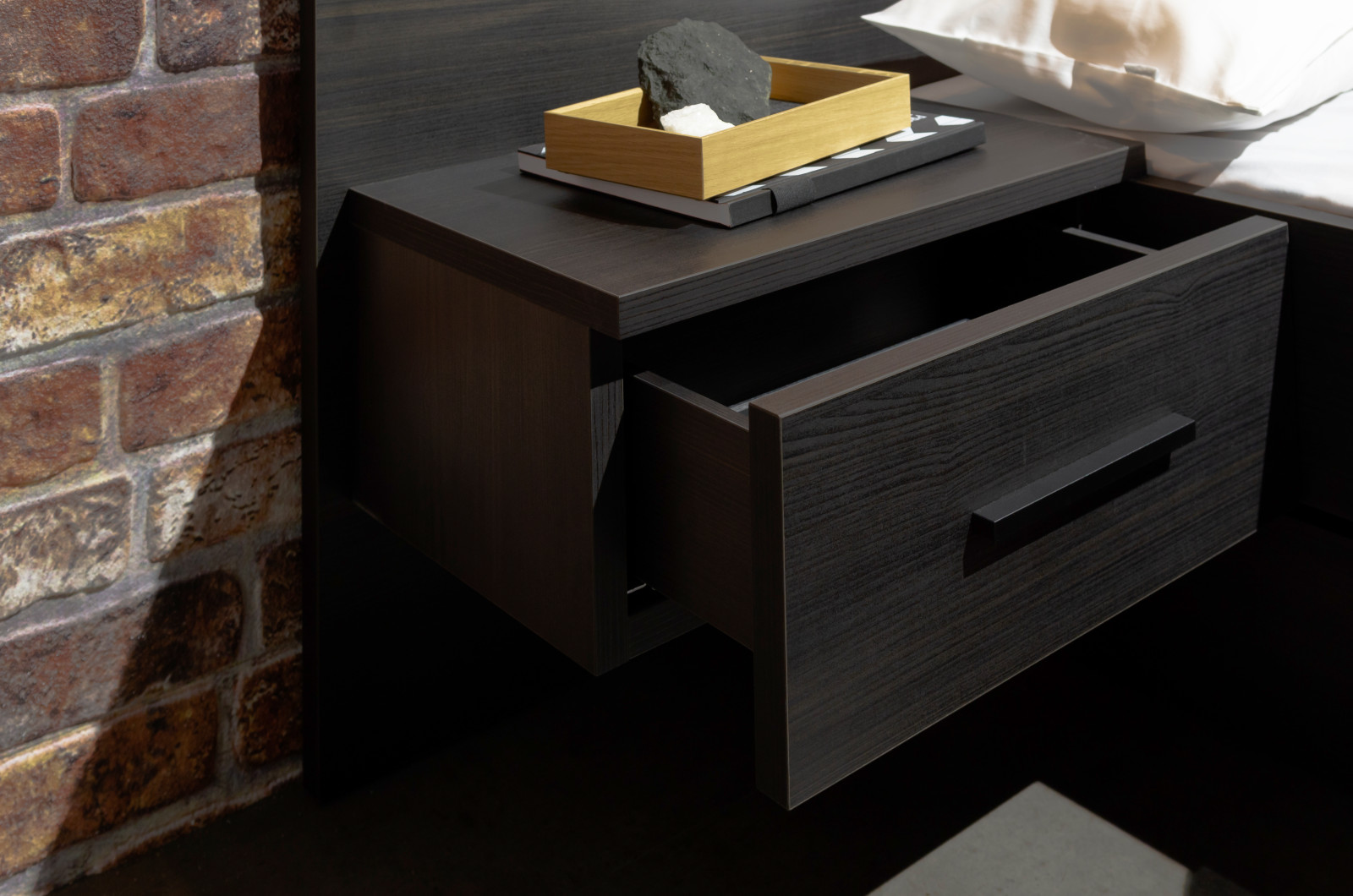 Прикроватная подвесная тумба raumplus