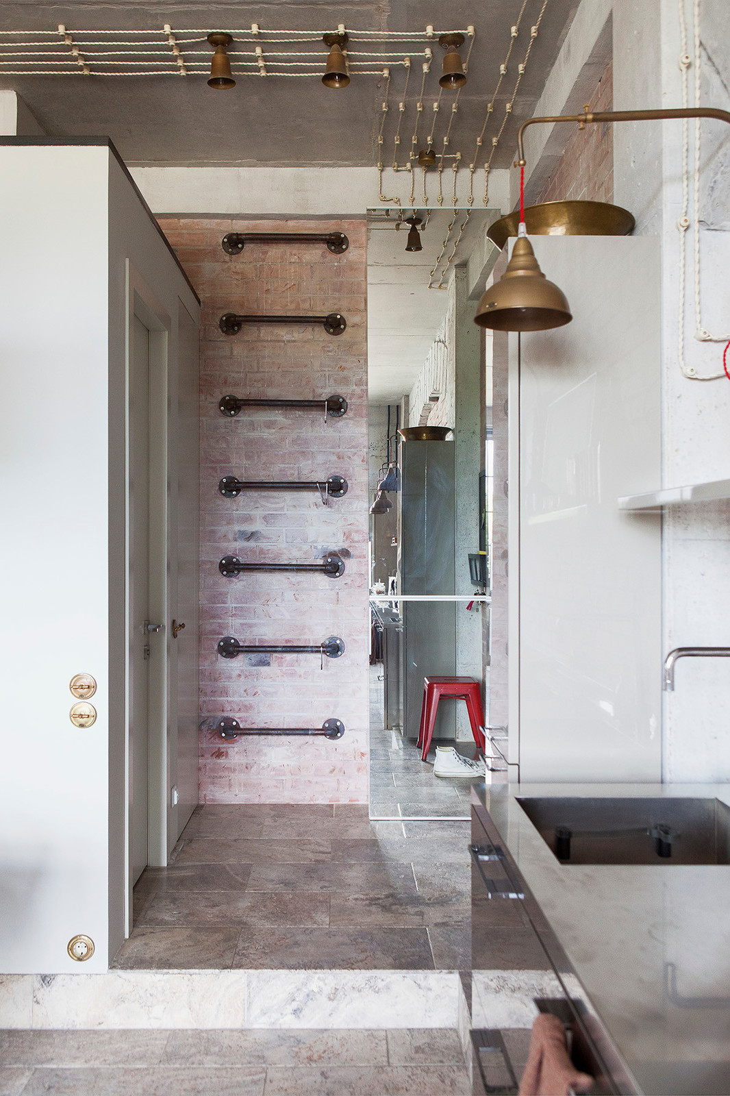 В гостях: Современное искусство и японские мотивы в лофте-трансформере