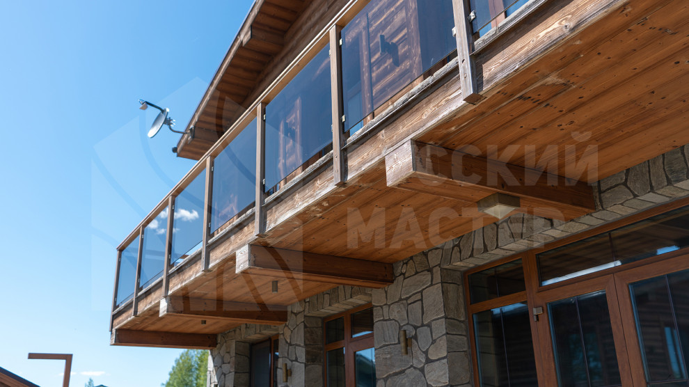 Дом в стиле шале на берегу Правдинского озера