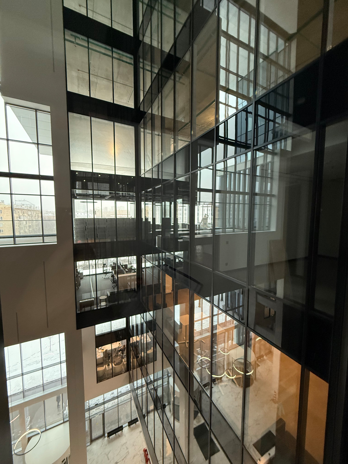 Обложка проекта: Рулонные шторы в офисных помещениях на целом этаже бизнес центра. Ткань скрин. 2