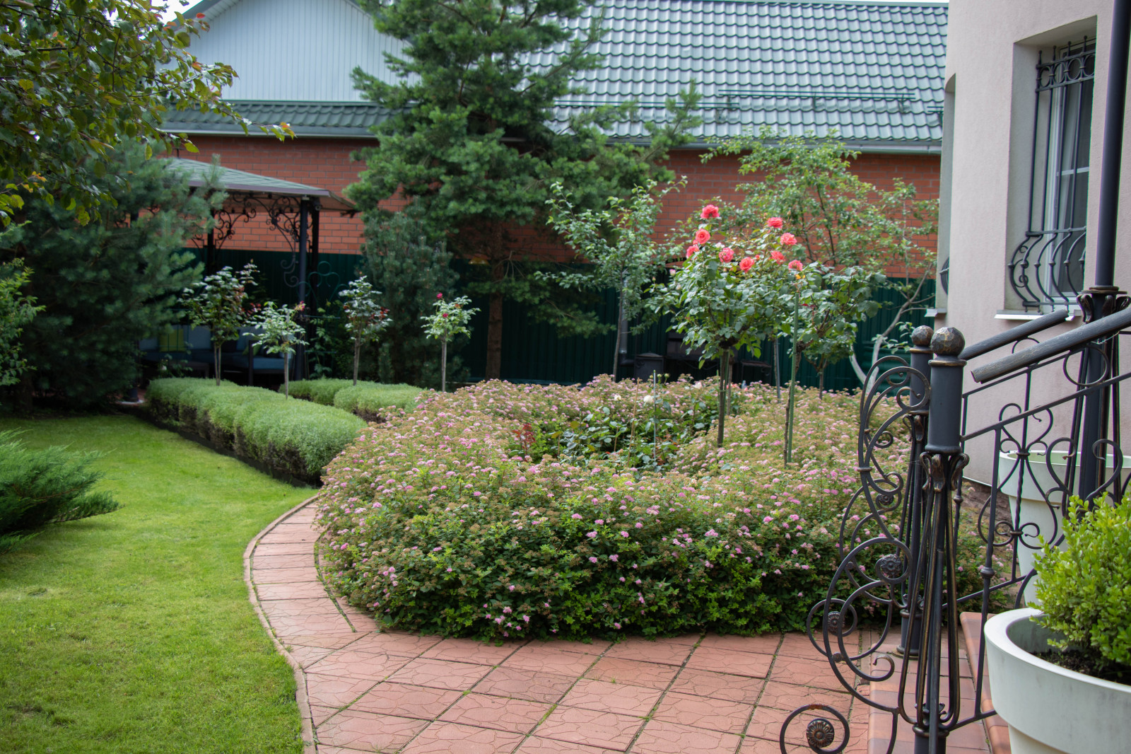 Французский садик в поселке Рыбаки Дмитровское шоссе