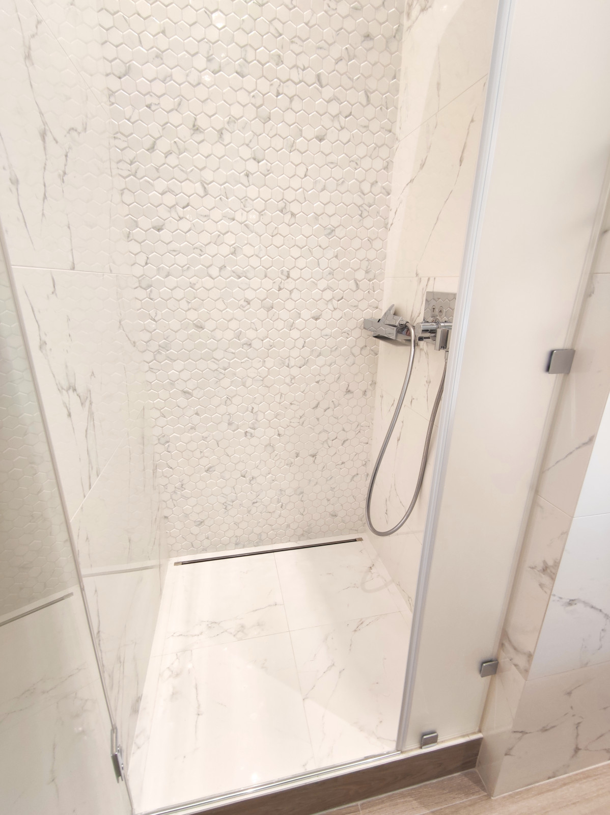 Душевая кабина в строительном исполнении