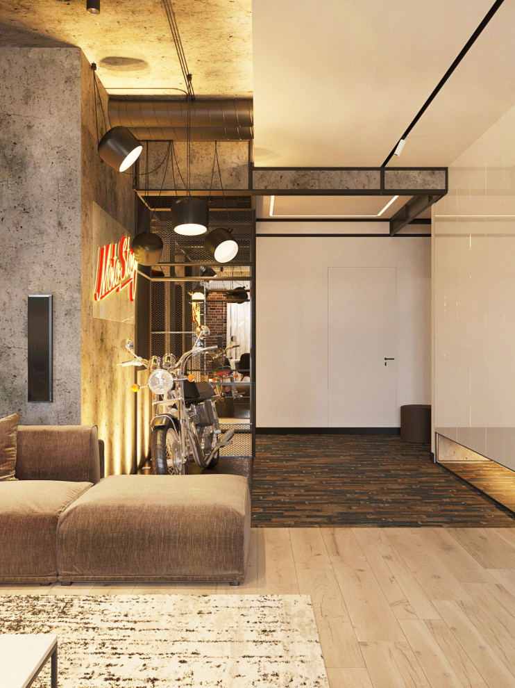 Квартира с мотоциклом.