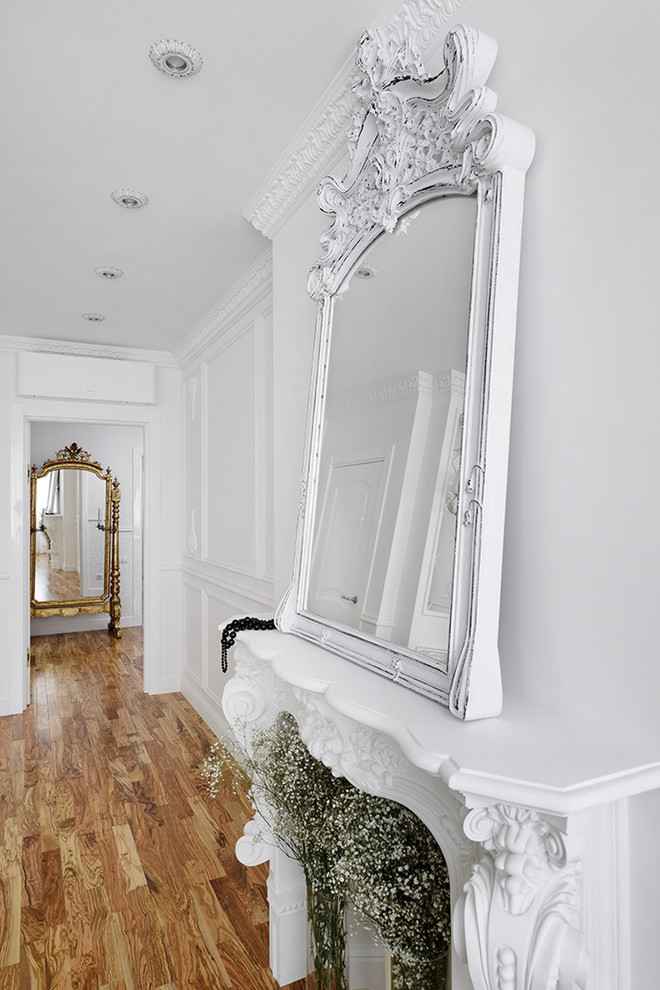 Спальня недели: Белый фон и классические детали в саратовской квартире