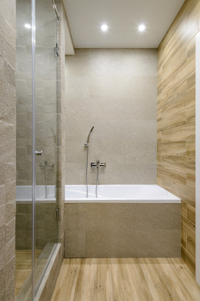 Камень и дерево в центре Сибири