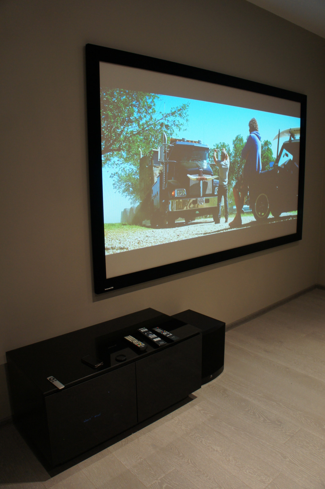 Домашний кинотеатр в гостиной