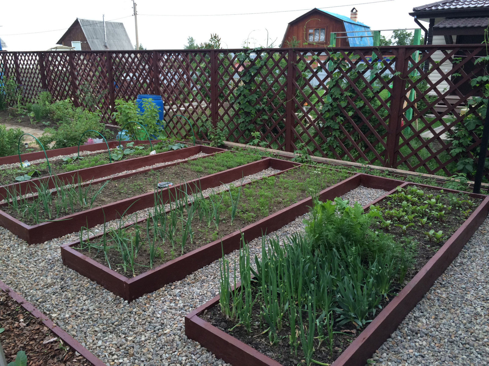 Миниатюрный участок на большом склоне