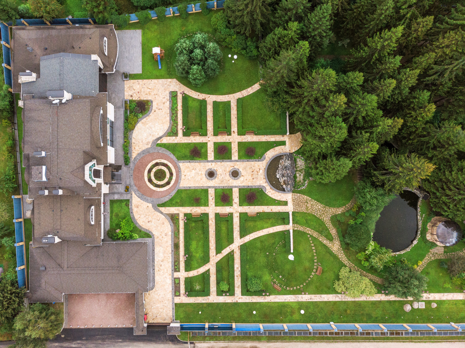 Красная горка - построенный