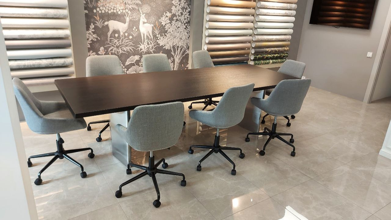 Обложка проекта: Премиальные столы для дизайн-студии