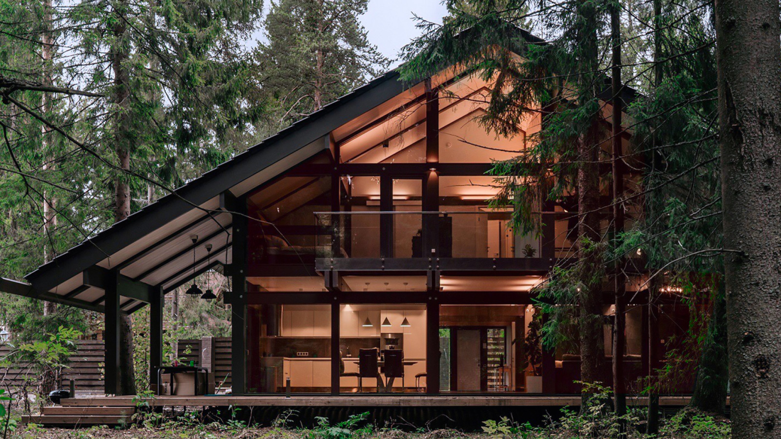 Дом по проекту Альпы 280м² с панорамным остеклением и вторым светом