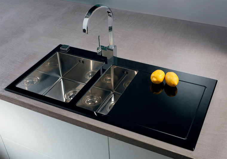 Фото кухонных моек и смесителей