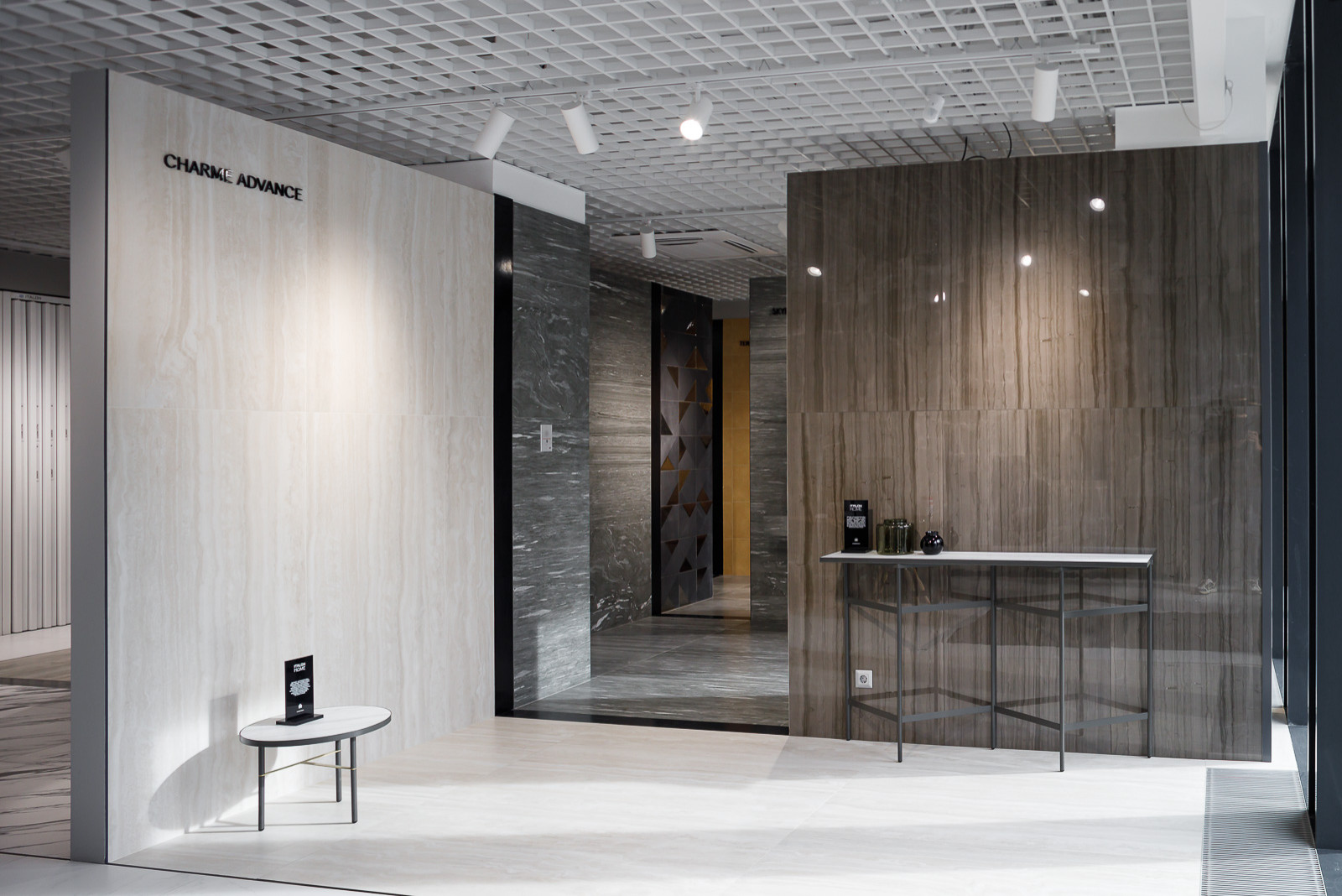 Интерьер шоурума керамогранита