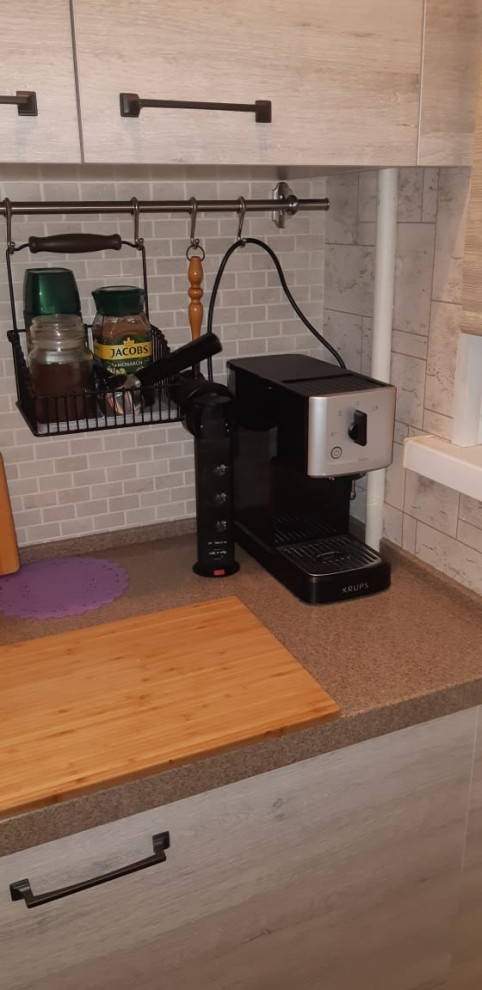 Маленькая кухня с газовой варочной панелью