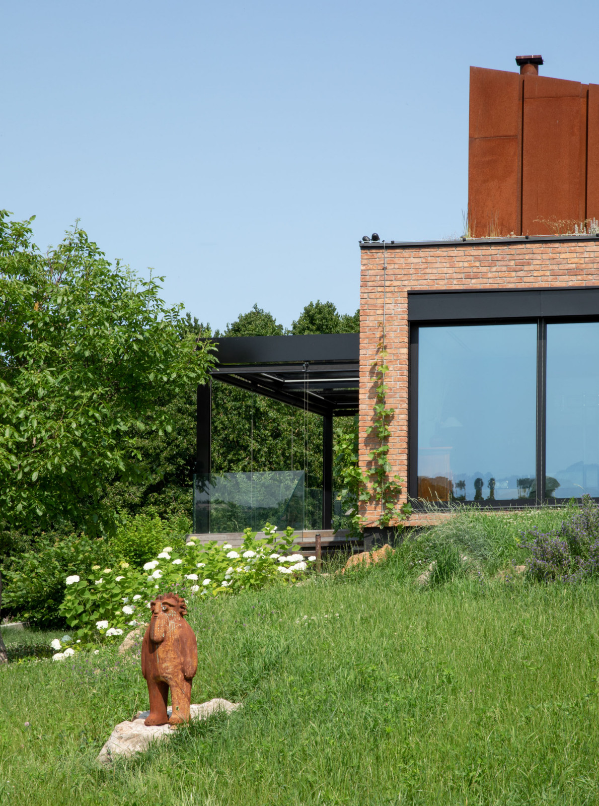 MRIIA HOUSE