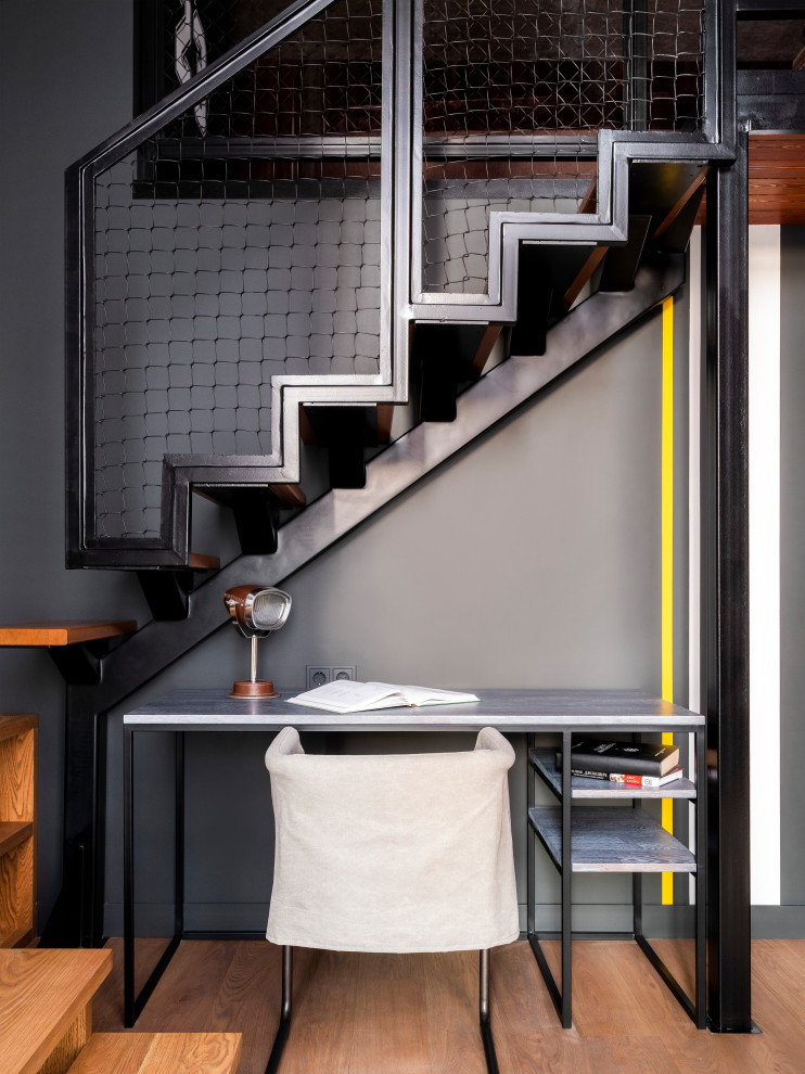 Houzz тур: Лофт в двухэтажной квартире с мопедом под лестницей