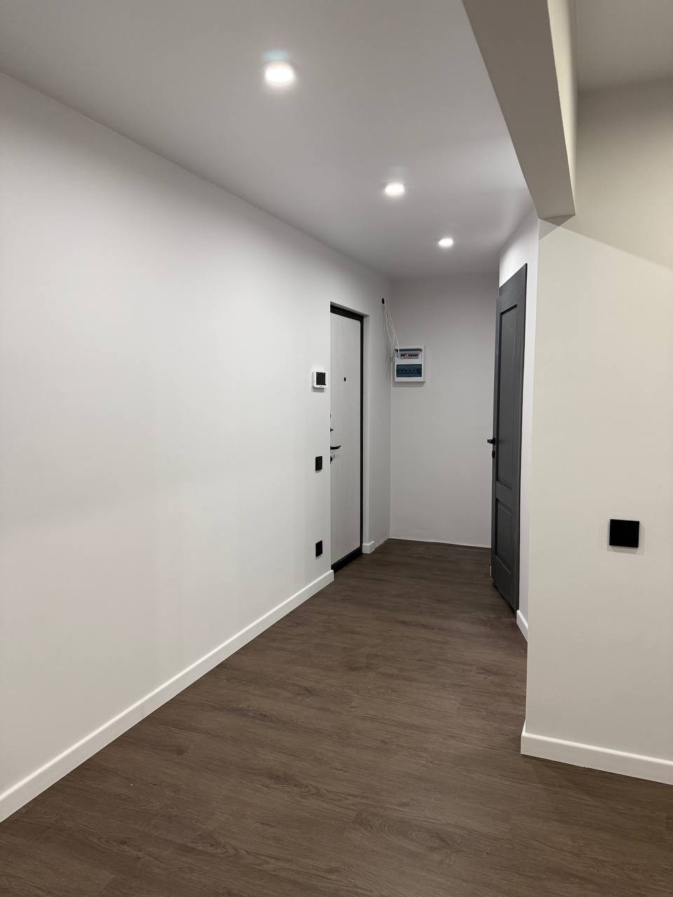 Метро Большевиков, Дом 1960 года постройки.