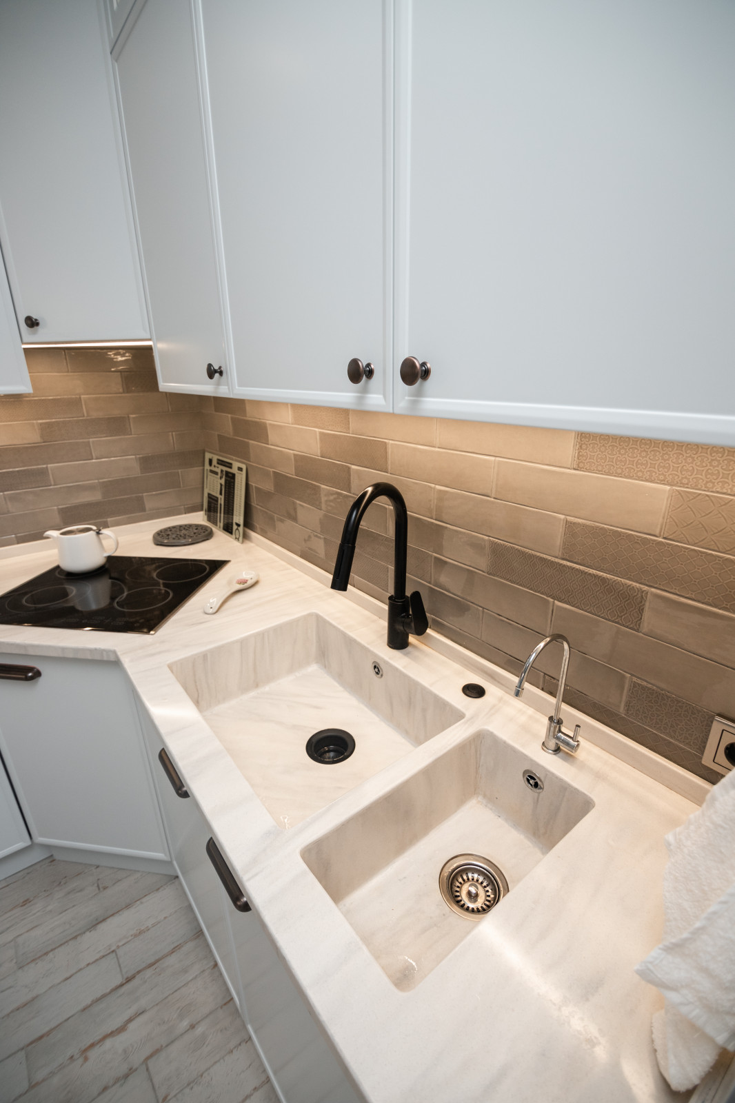 Обложка альбома: Плита в углу