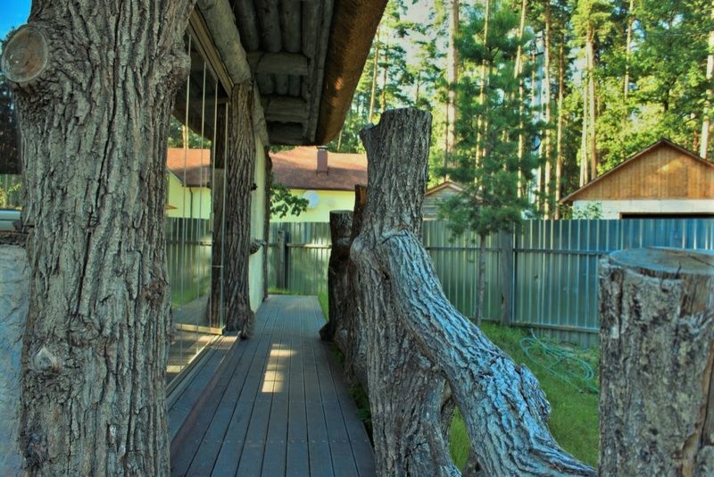 КРЫША ИЗ КАМЫША НА БЕСЕДКЕ. МОСКОВСКАЯ ОБЛАСТЬ.