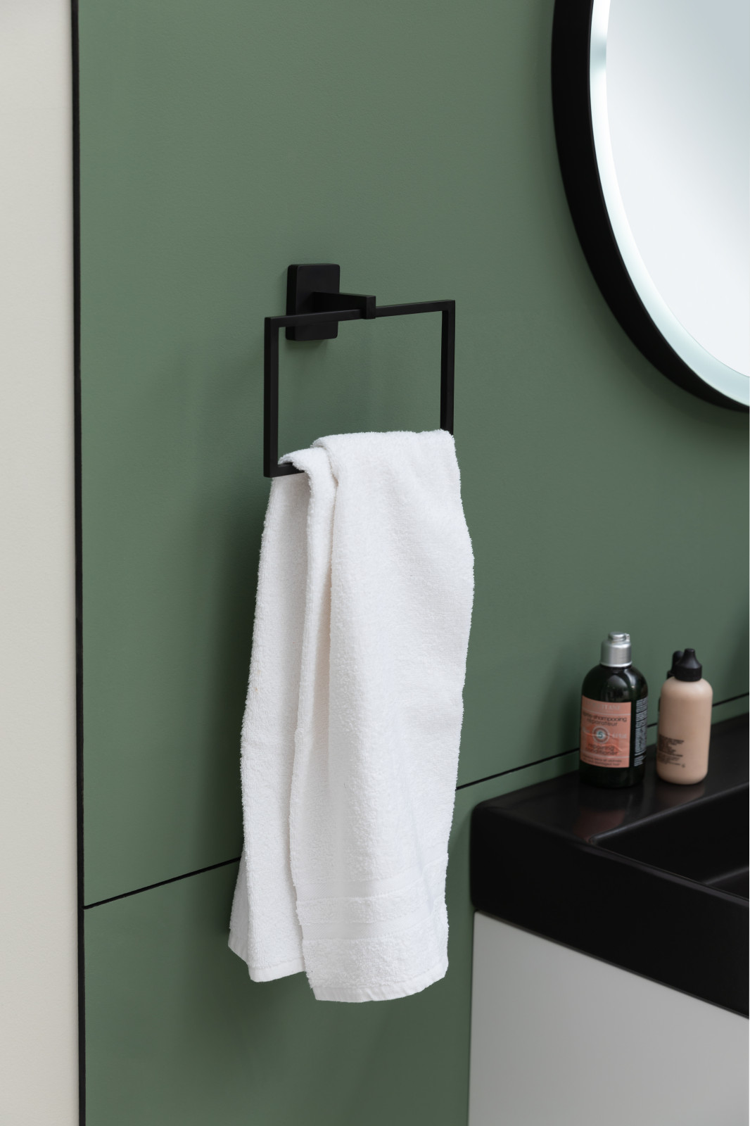 Держатель для полотенца прямоугольный в черном цвете