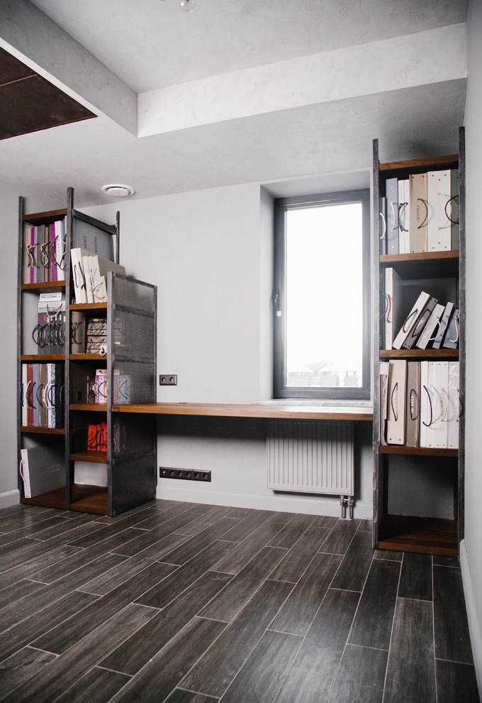 Рабочий стол и стеллаж