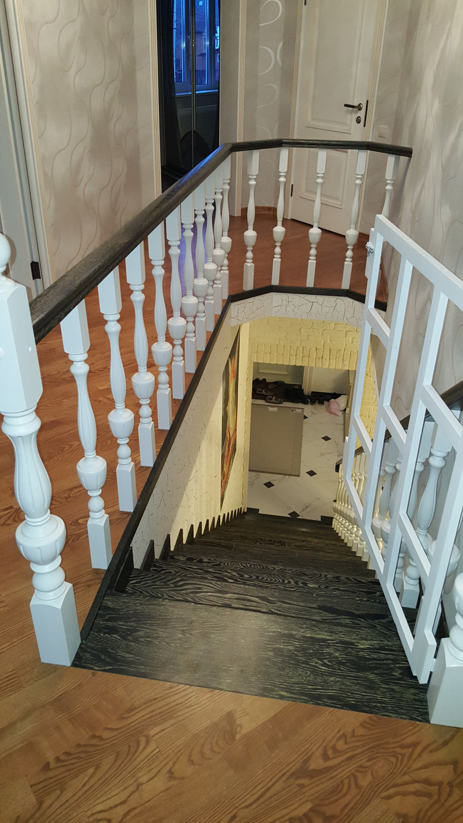 Обложка проекта: Лестница из ясеня на бетонном основании.