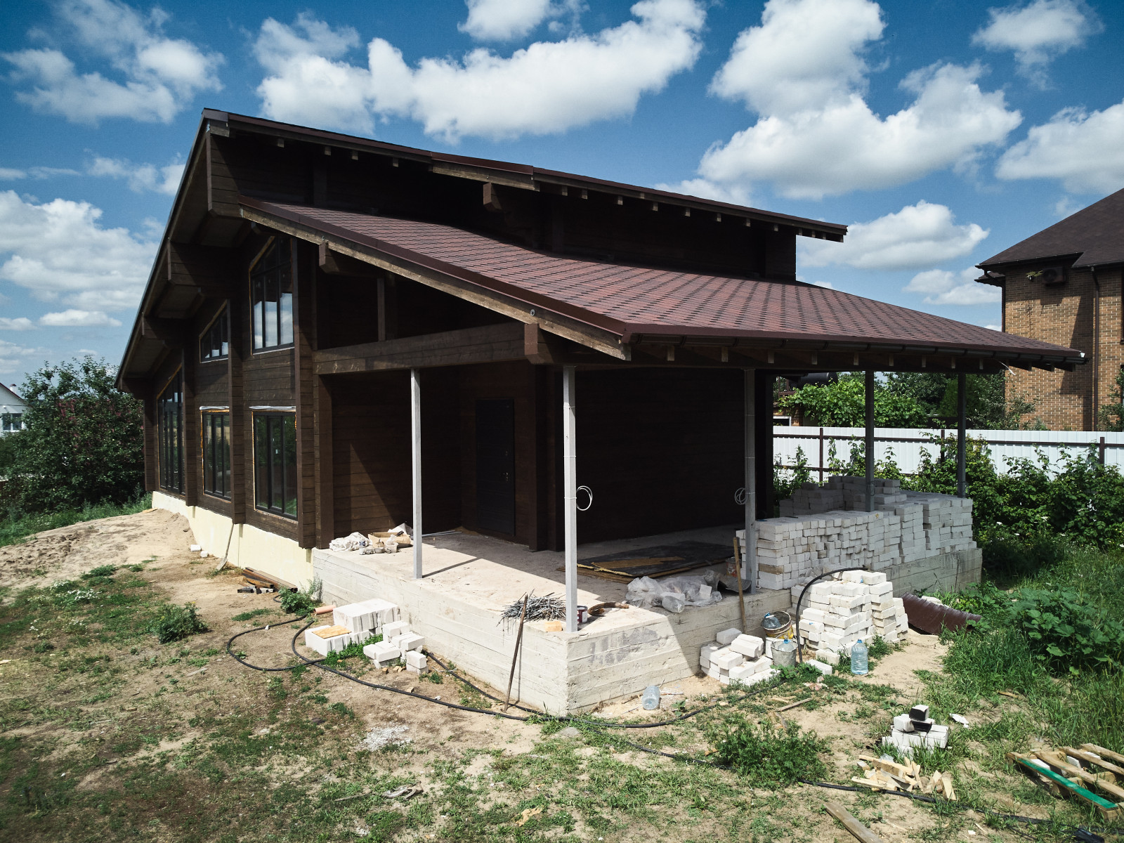 Кровля и мансардные окна: замер и расчёт, поставка и монтаж материалов.