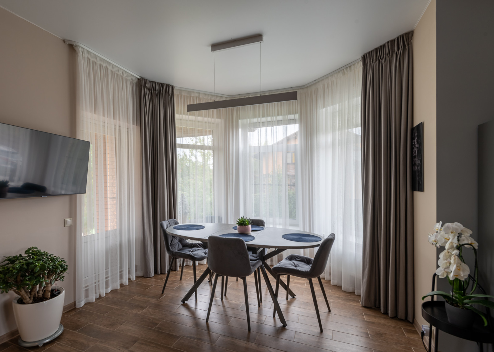 Шторы в коттедже