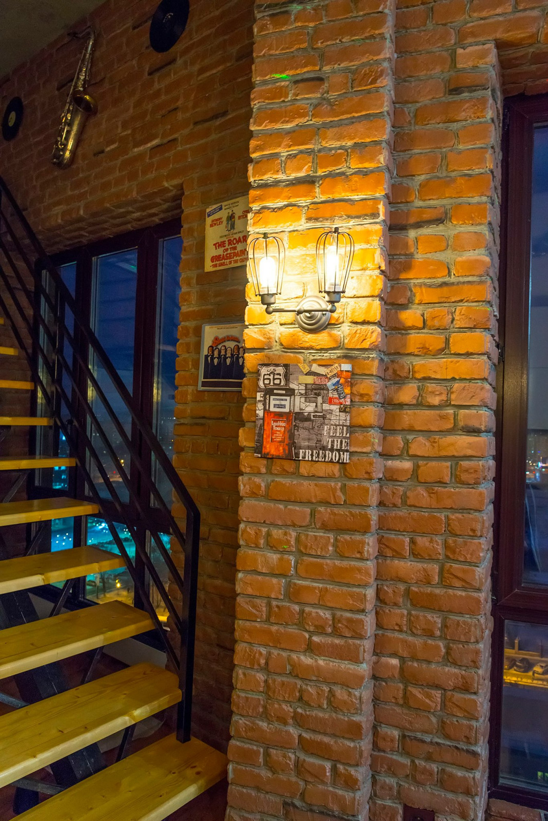 Пентхаус Лофт, лестница