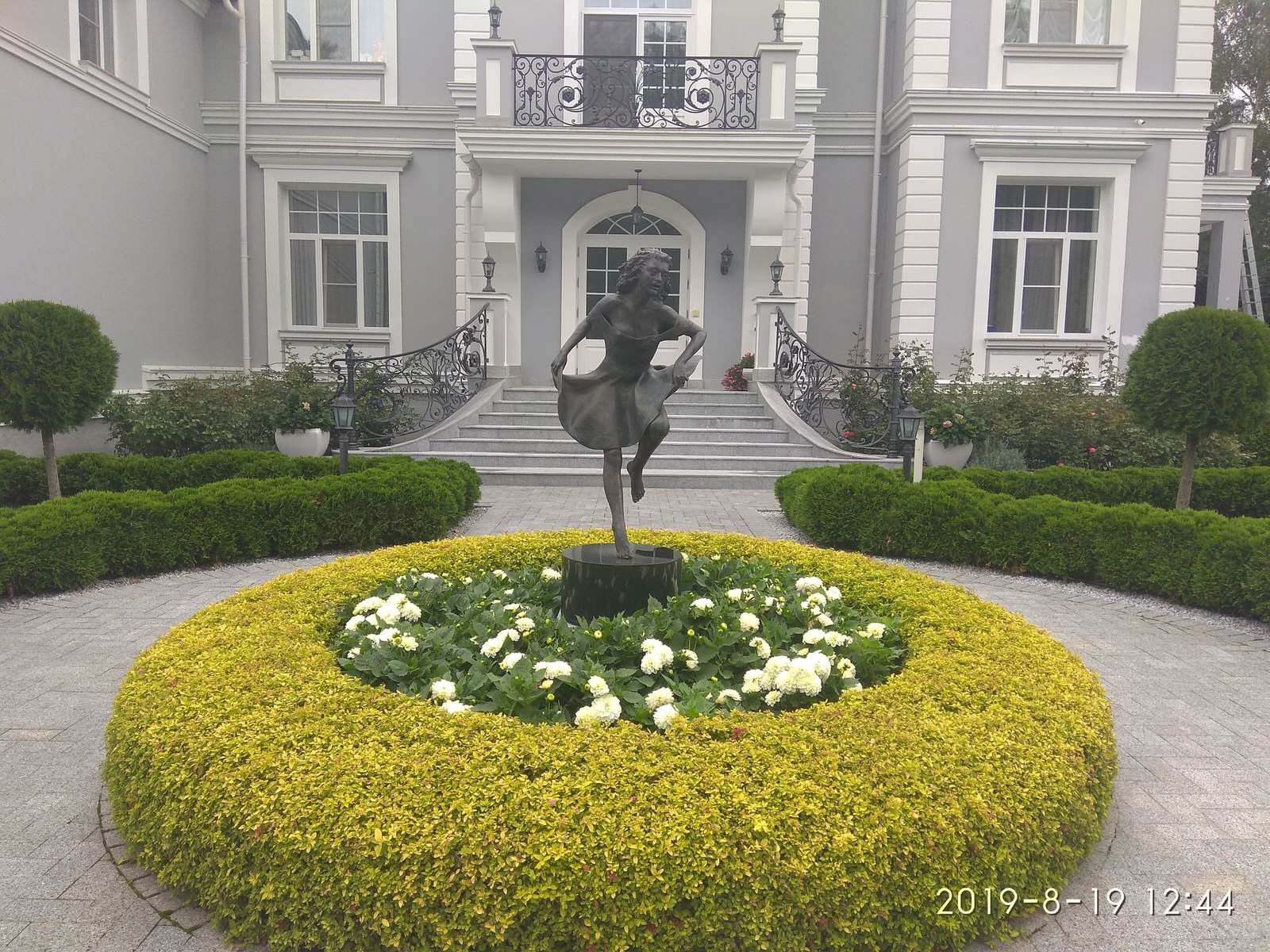 Обложка проекта: Цветники