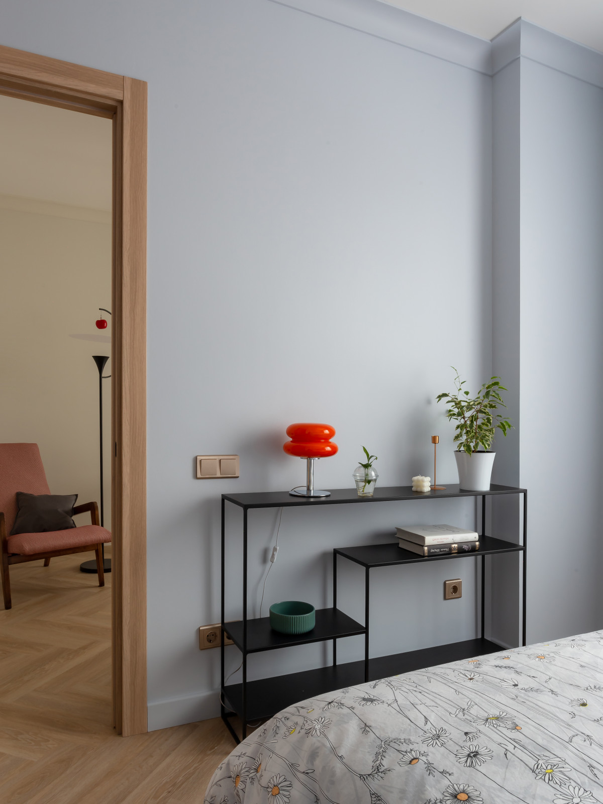 Малые м2 - не помеха комфорта. Смелый и яркий интерьер для молодой семьи