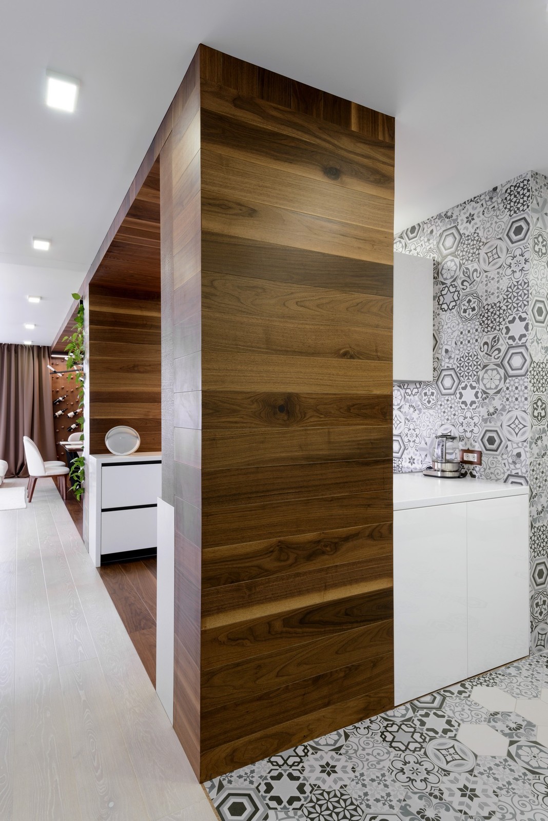 Просторная квартира с деревянными колоннами