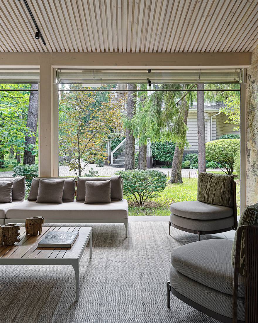 Терраса и беседка в подмосковной усадьбе