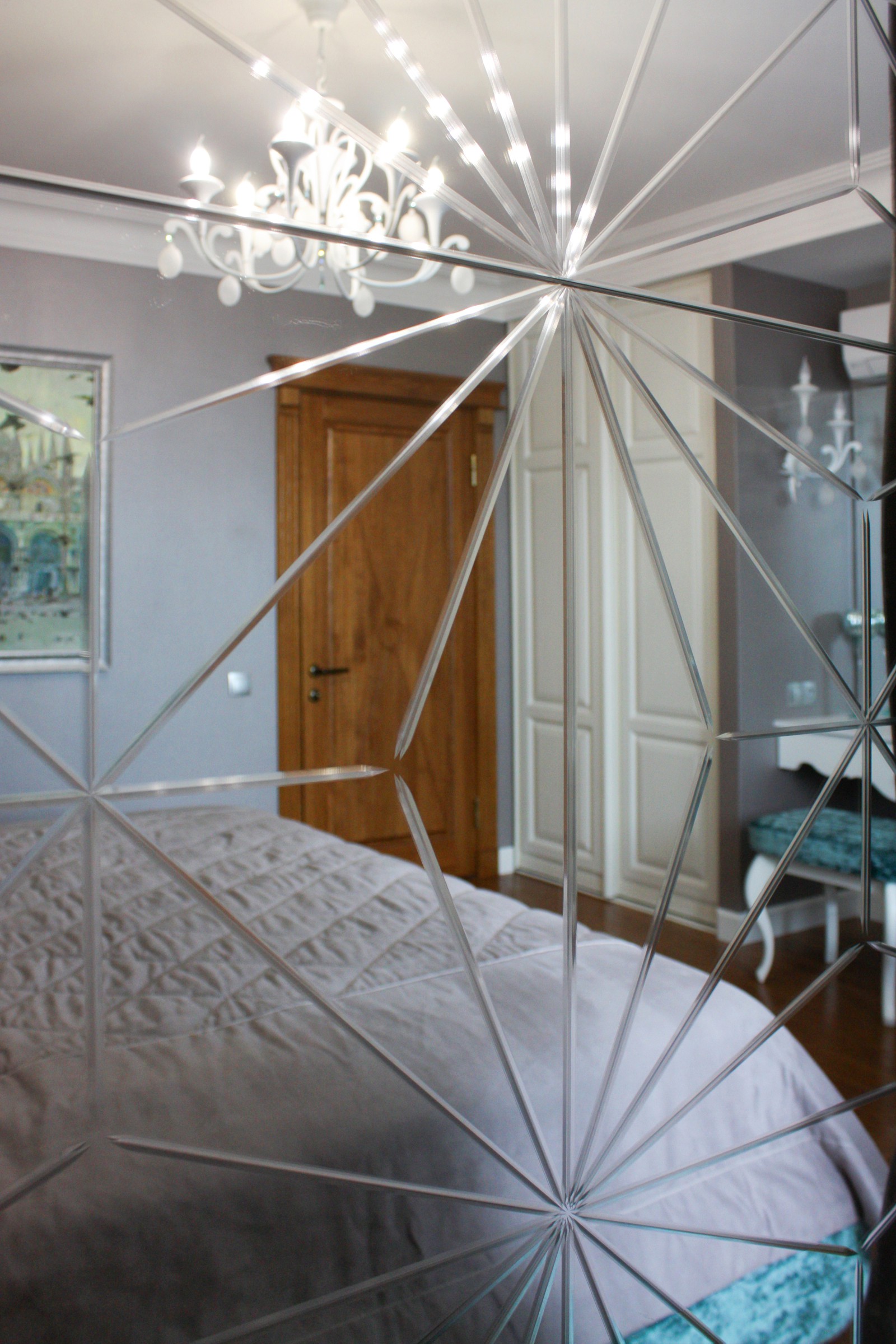 Яркая история.