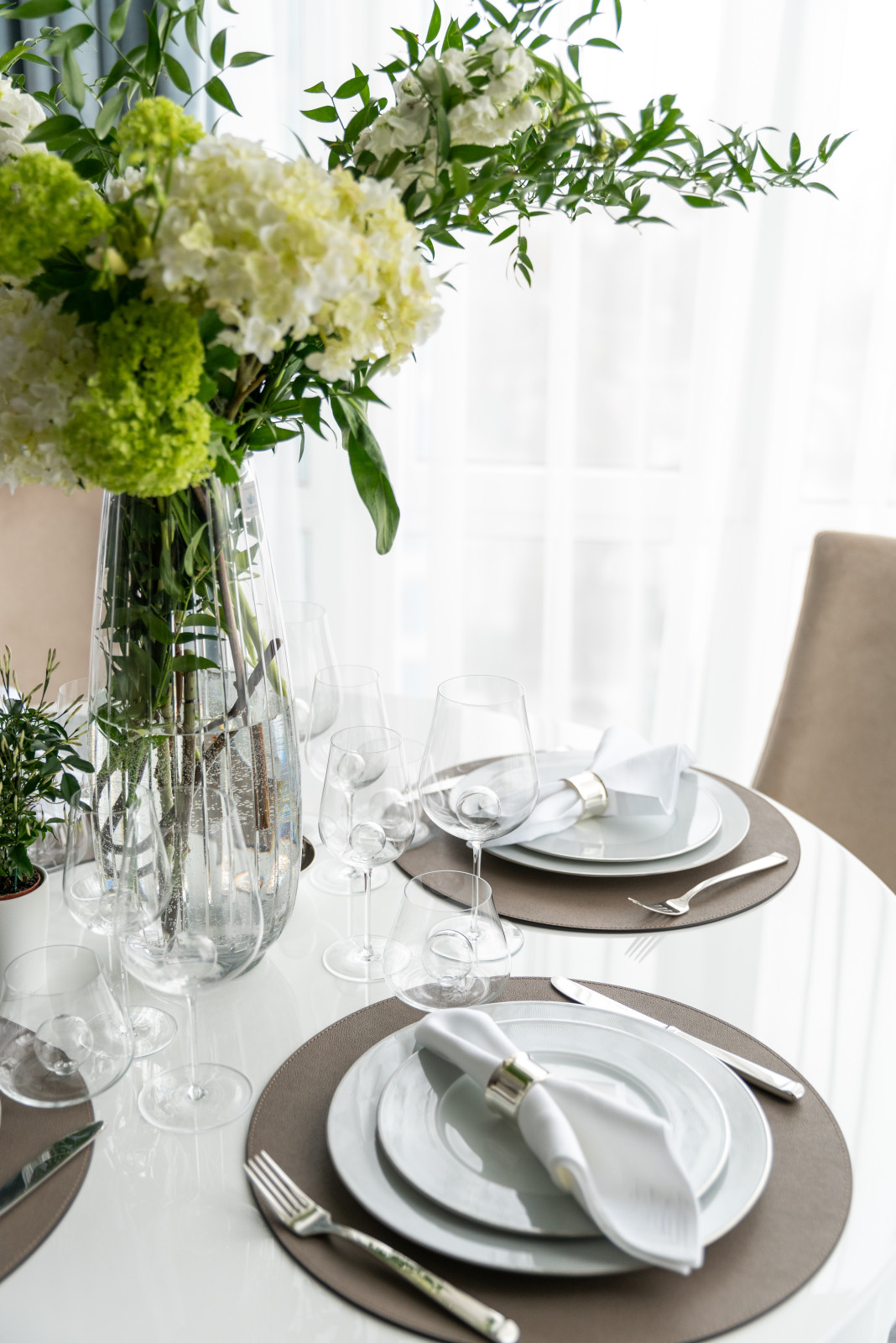 Бежевый и зеркала