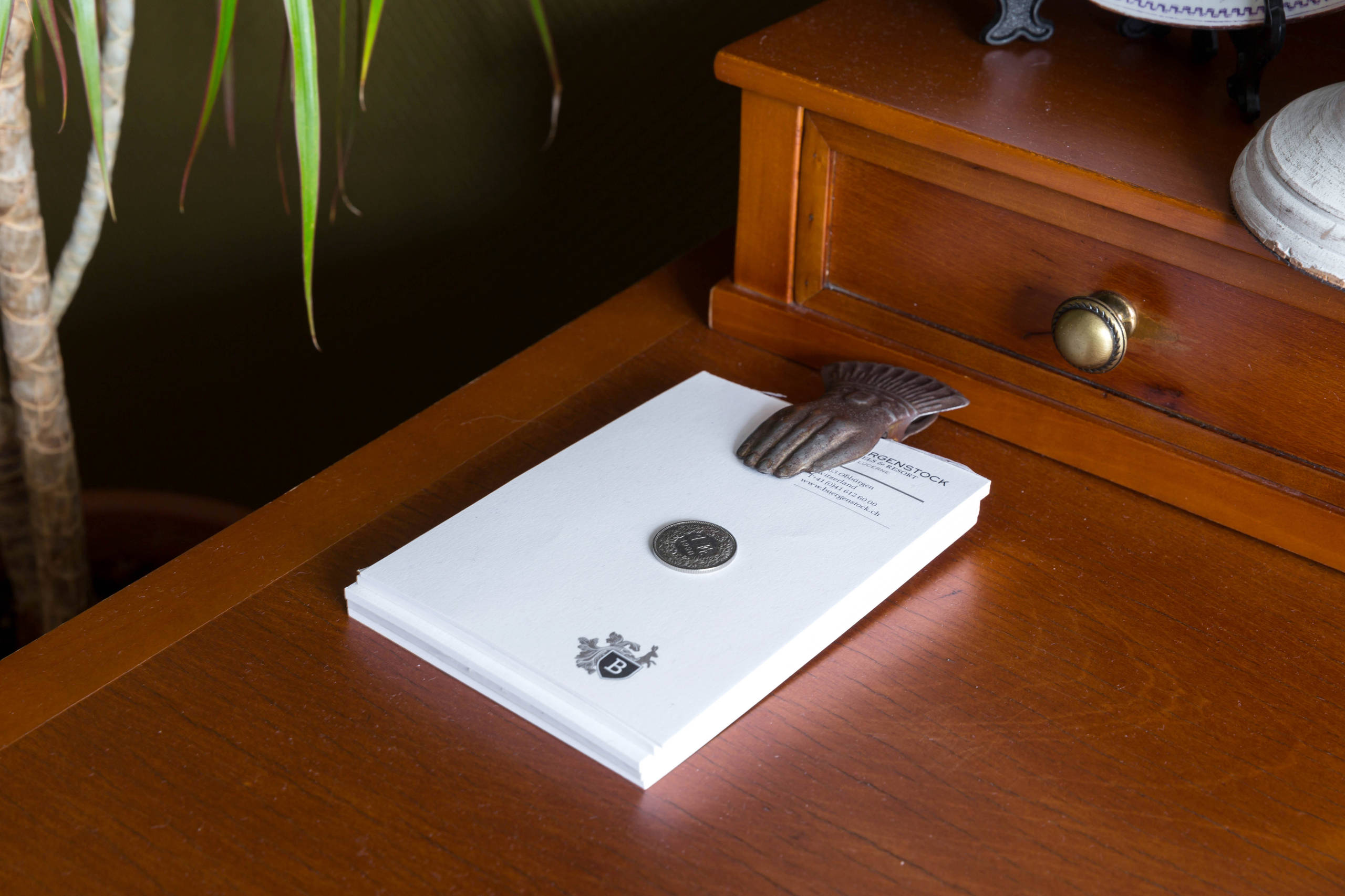 В гостях: Квартира юного ценителя антиквариата