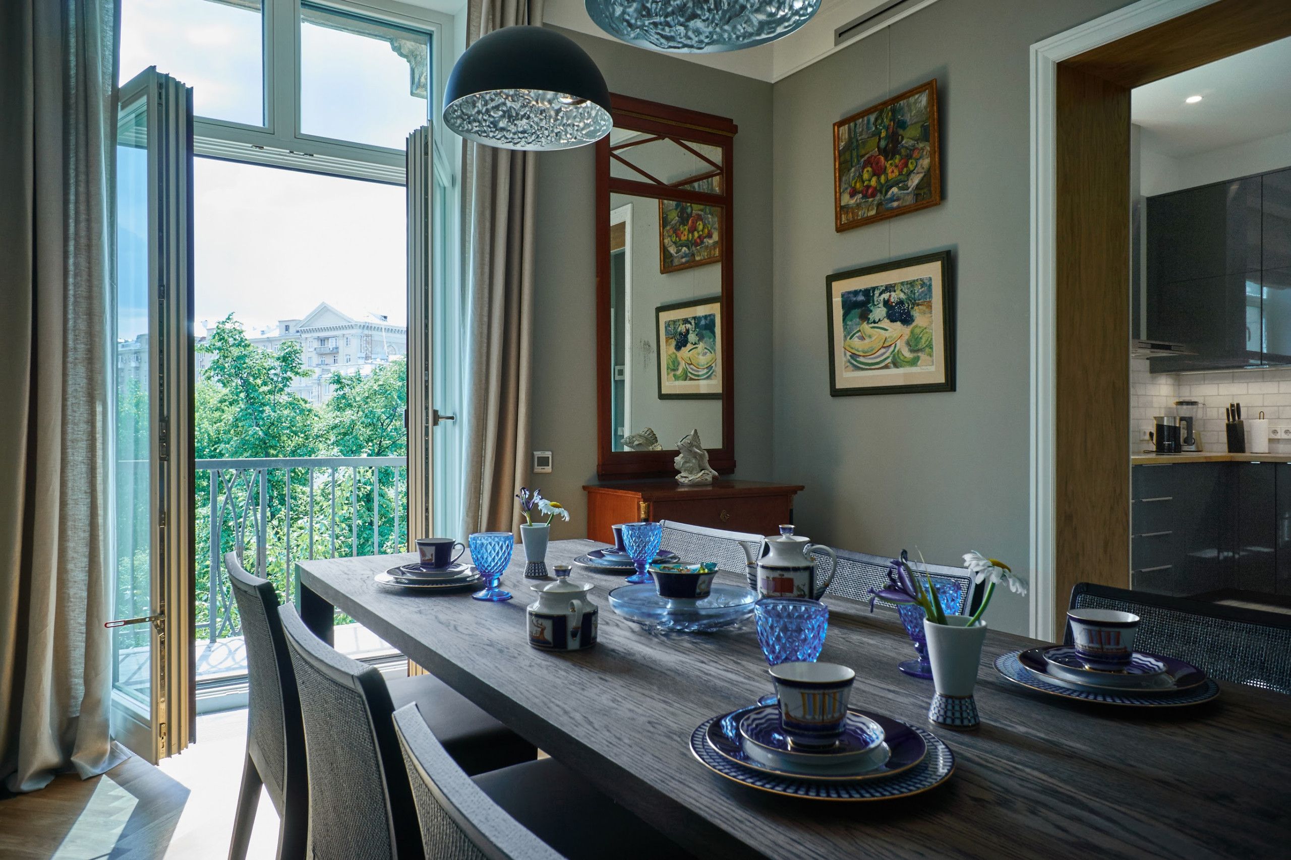 Houzz тур: Интерьер с коллекцией живописи в доме по проекту Жолтовского