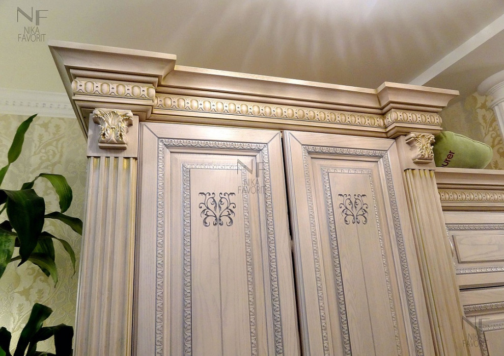 Обложка проекта: CLASSIC WOODEN HALLWAY FURNITURE WITH DECORS