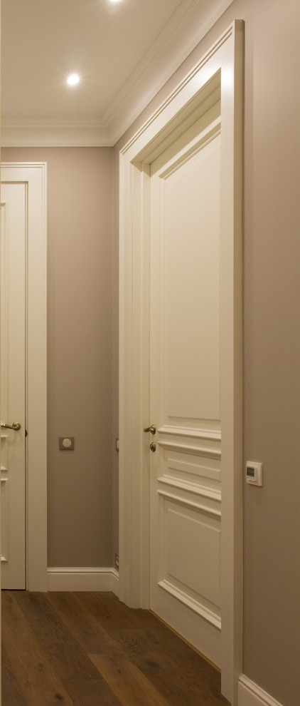 Высокие белые межкомнатные двери