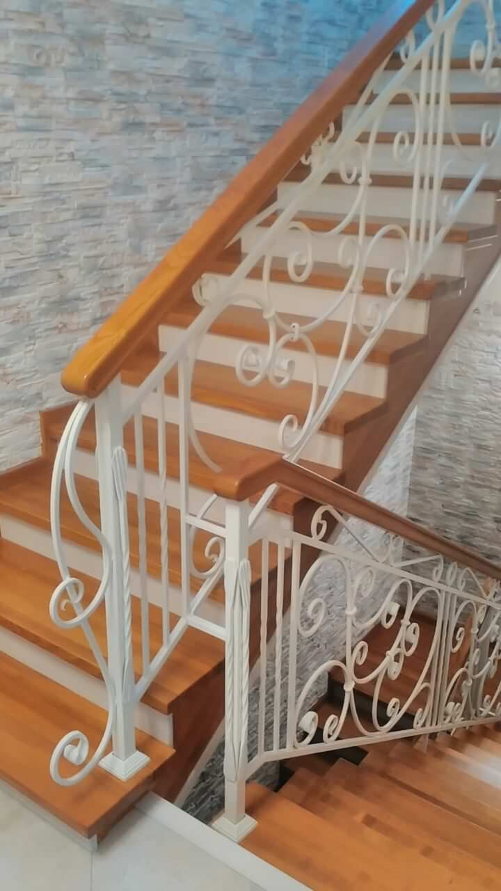 Облицовка каркаса массивом ясеня