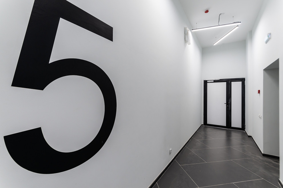 Office on Krasnogo Tekstil'shchika by Bronka Space