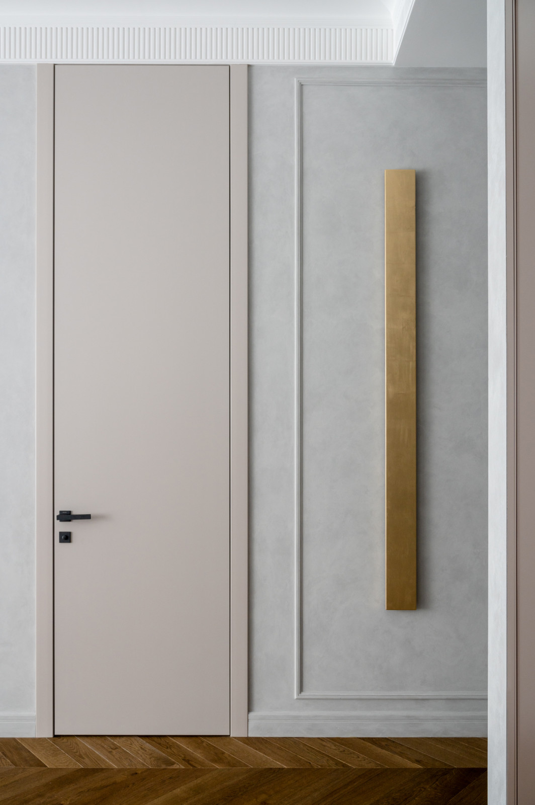 105 Садовые Кварталы. Бра в золотой потали.