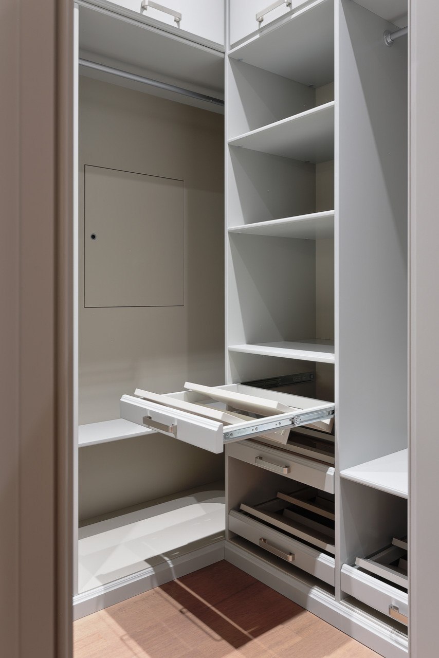 Проект на Кастанаевской: гардеробная, прачечная