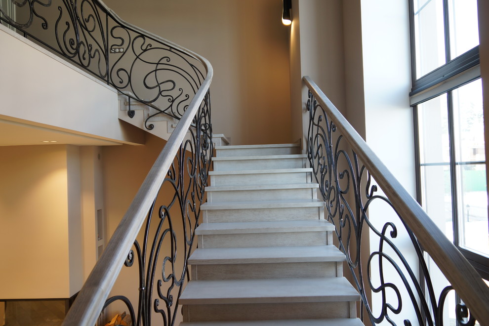 Кованное перильное ограждение в котеджном поселке Онегино