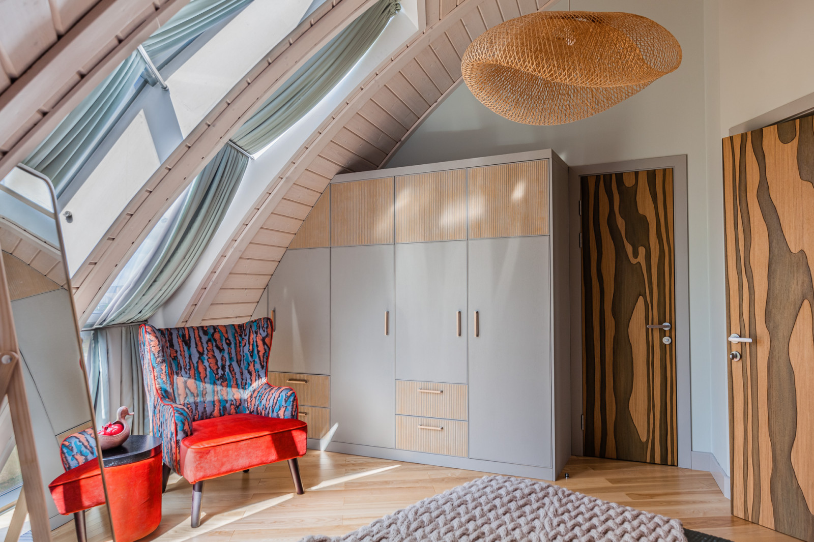 Мансарда: Что делать с высоким коньком