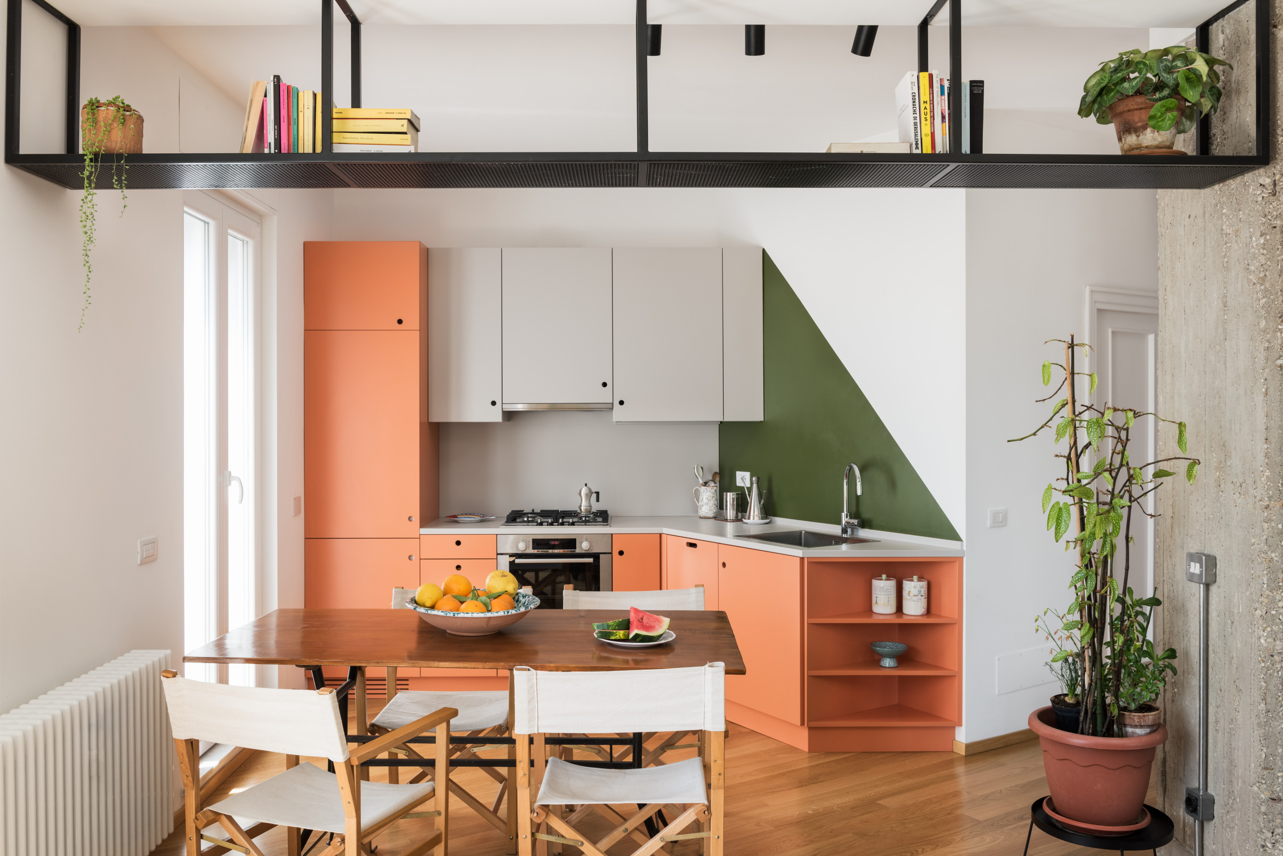Houzz Италия: Квартира с иллюминатором и большой террасой
