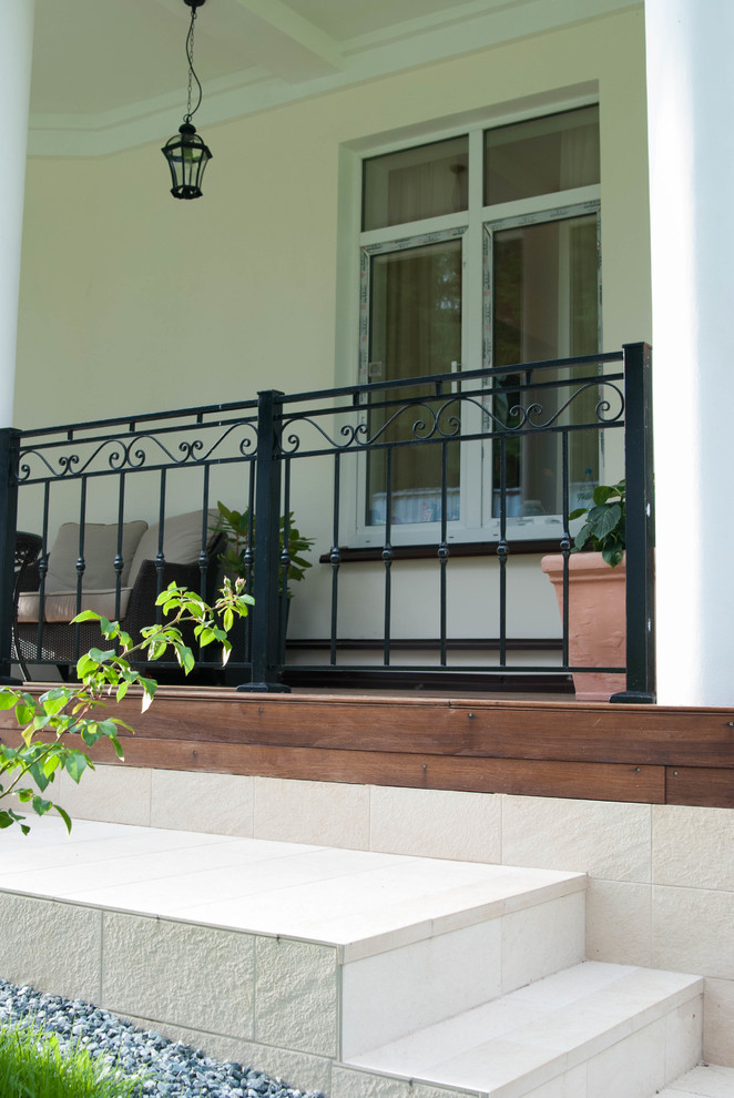 Веранда загородного дома