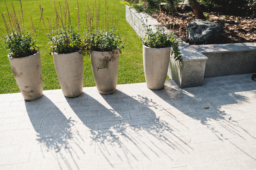 Маленький сад перед таунхаусом