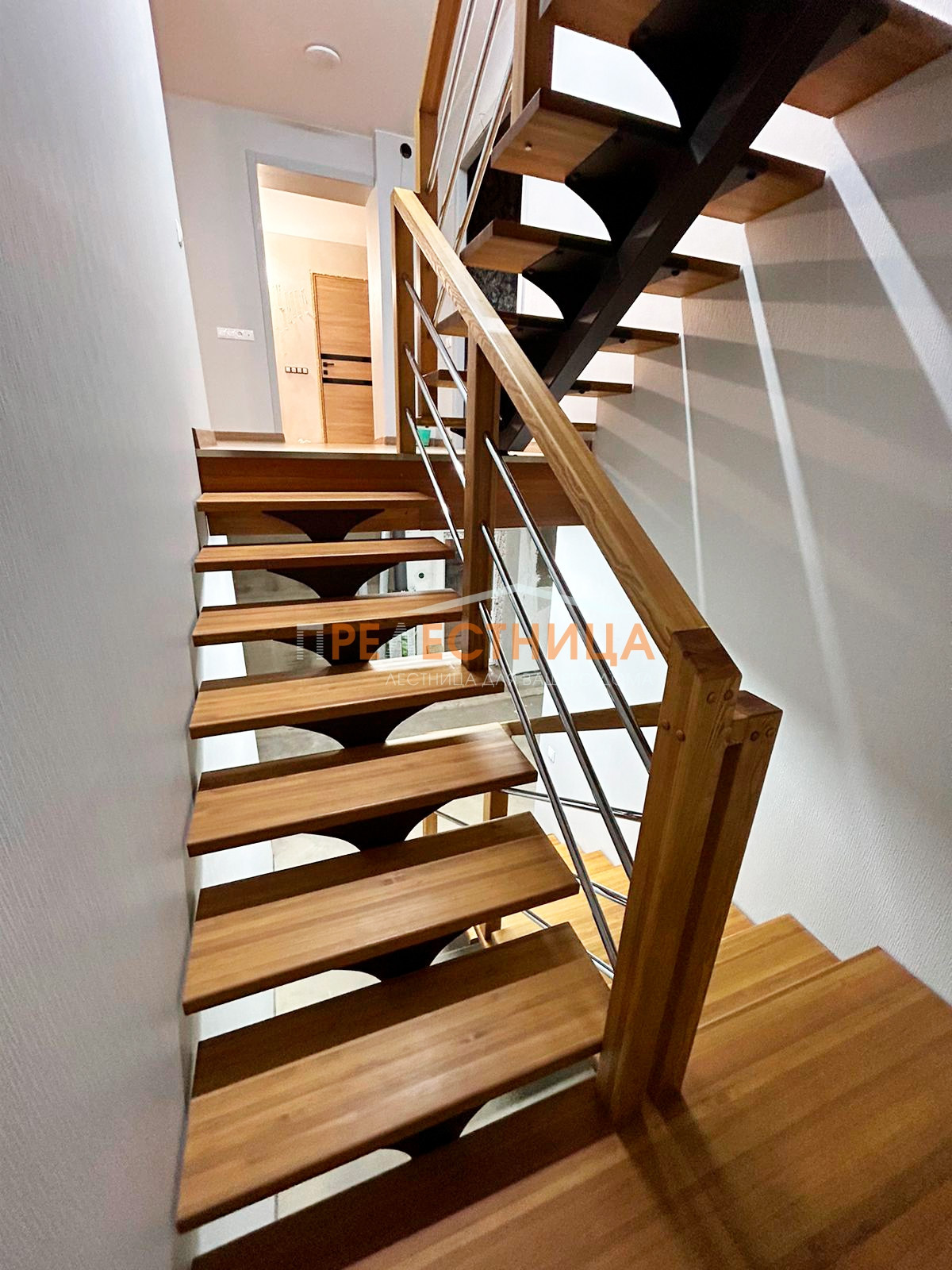 Лестница на центральном косоуре Ассоль-42